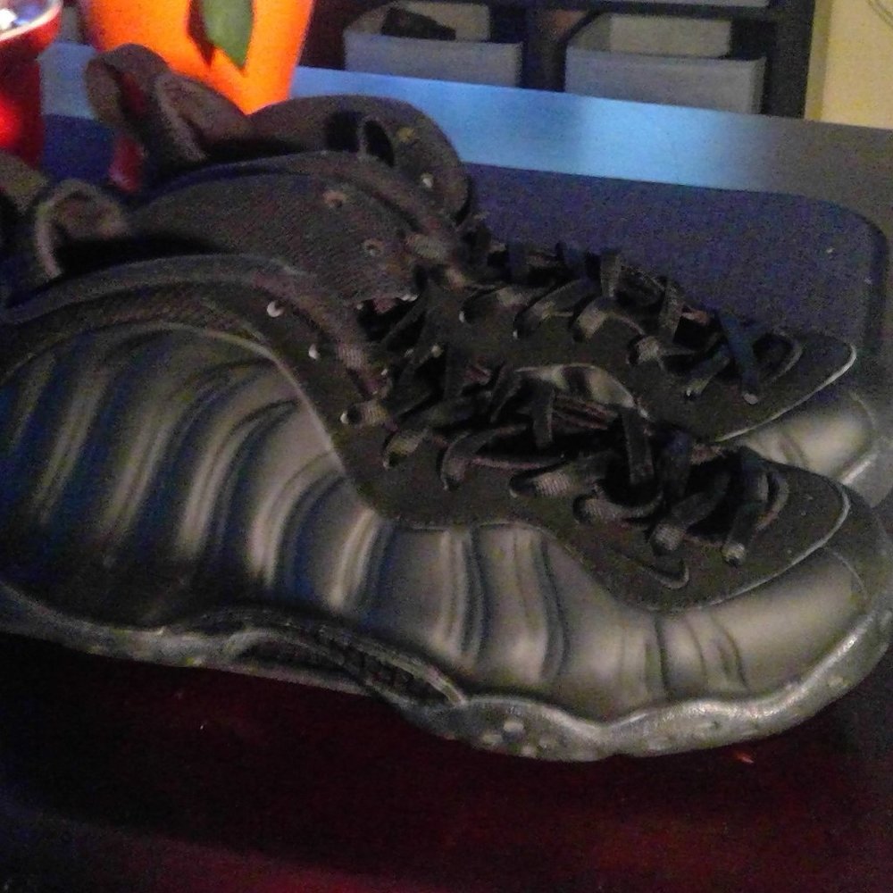 "10 Nike Foamposites (Black)